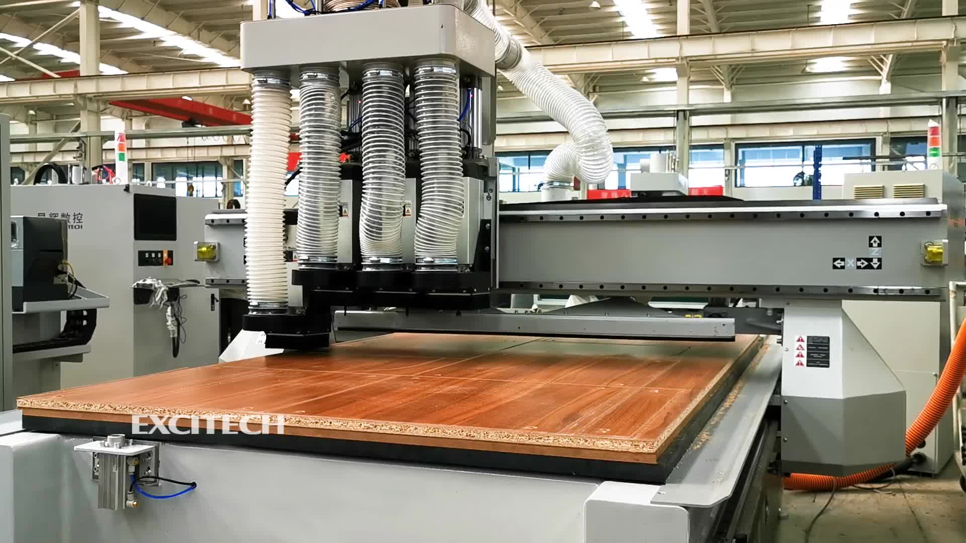 CNC центар за работа со четири глави на Excitech CNC